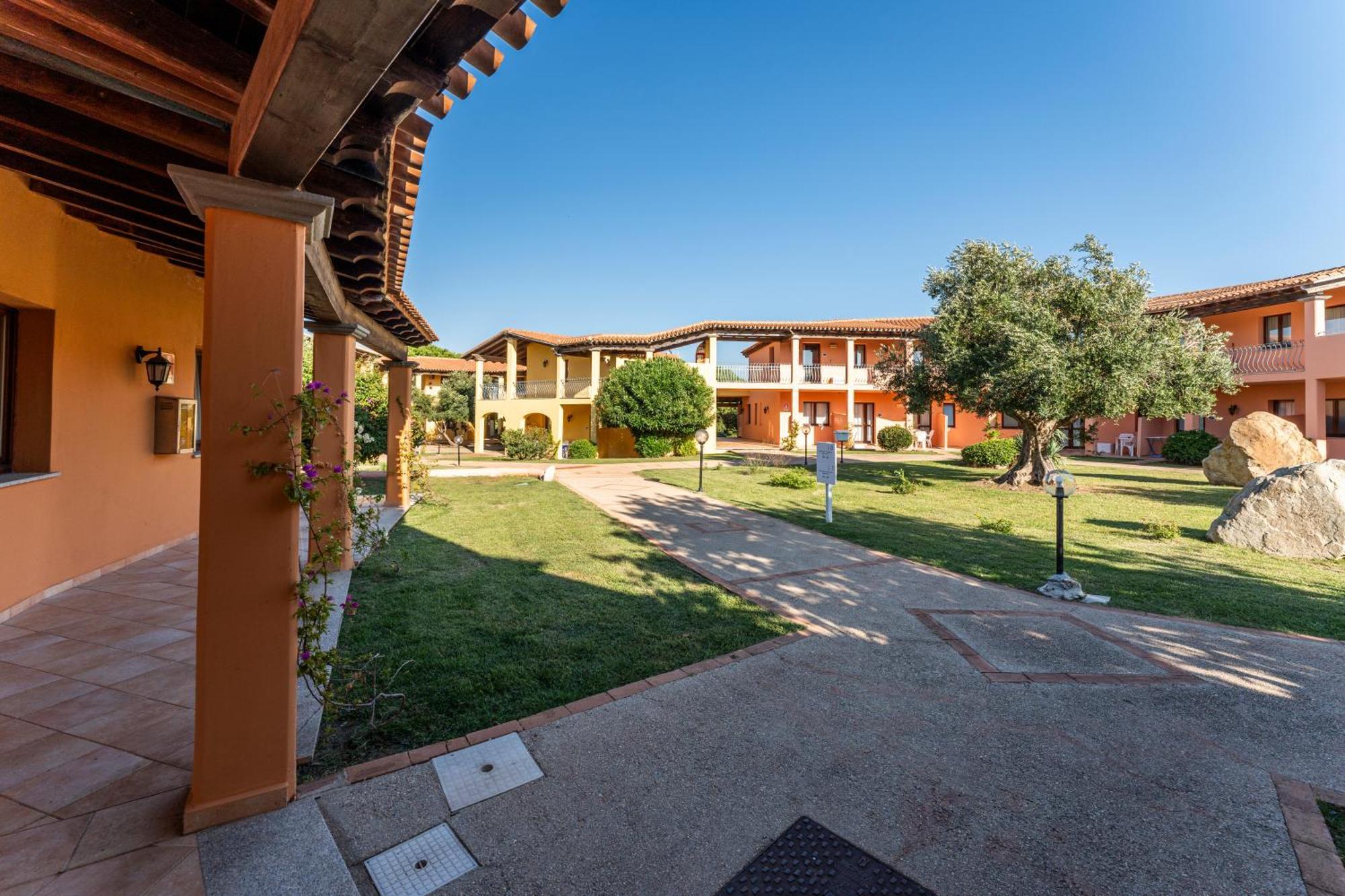 Residence Baia Dei Mirti Vignola Mare Exteriör bild