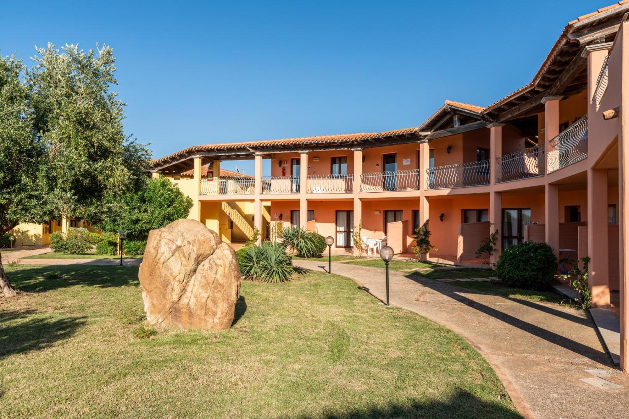 Residence Baia Dei Mirti Vignola Mare Exteriör bild