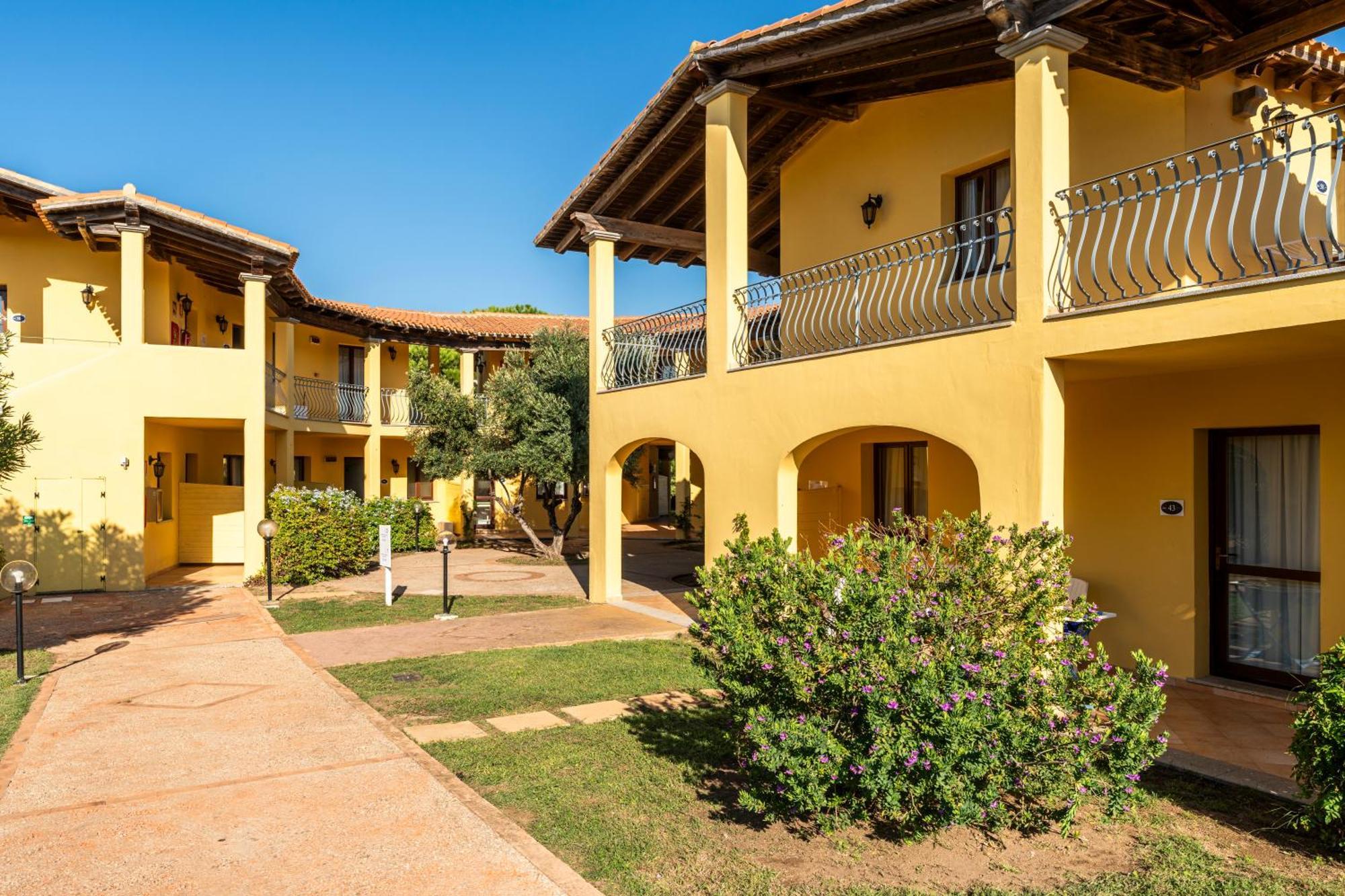 Residence Baia Dei Mirti Vignola Mare Exteriör bild
